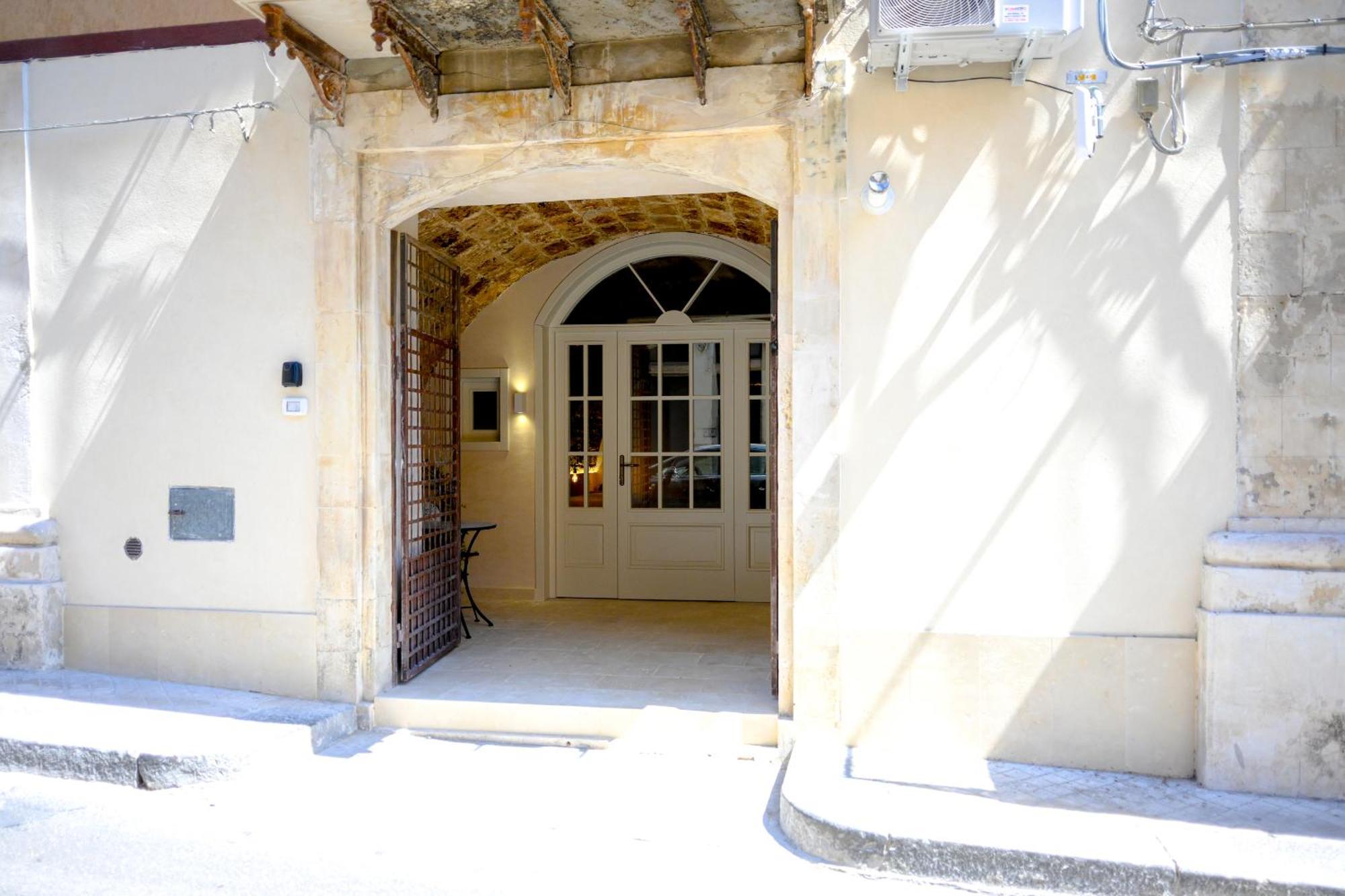 La Grotta, Luxury Suite & Spa ノート エクステリア 写真